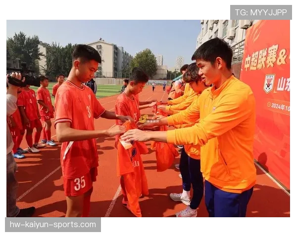 俱乐部与慈善组织合作开展青少年体育扶贫项目，基金会资助青少年体育俱乐部